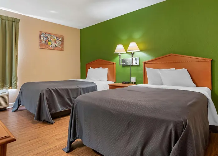 Lodge Econo Downtown - *
