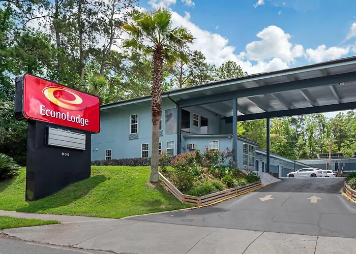 Lodge Econo Downtown - *