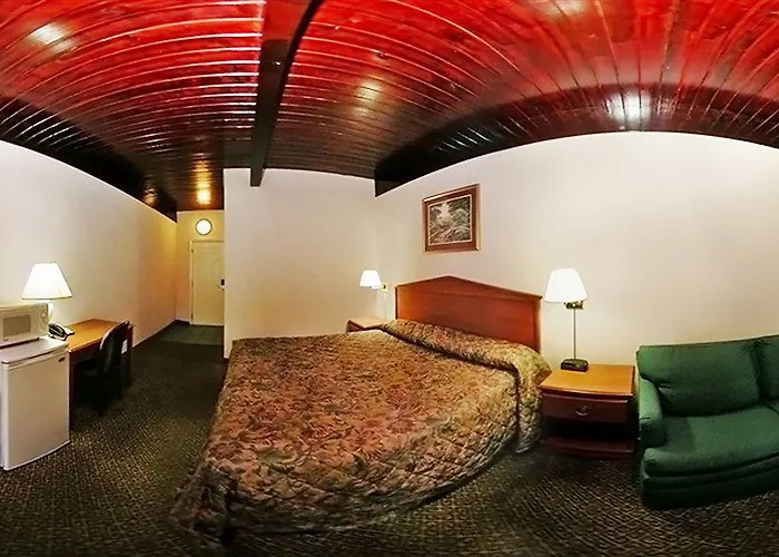 Lodge Econo Downtown - *
